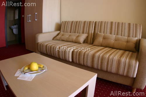 Lola Hotel 4